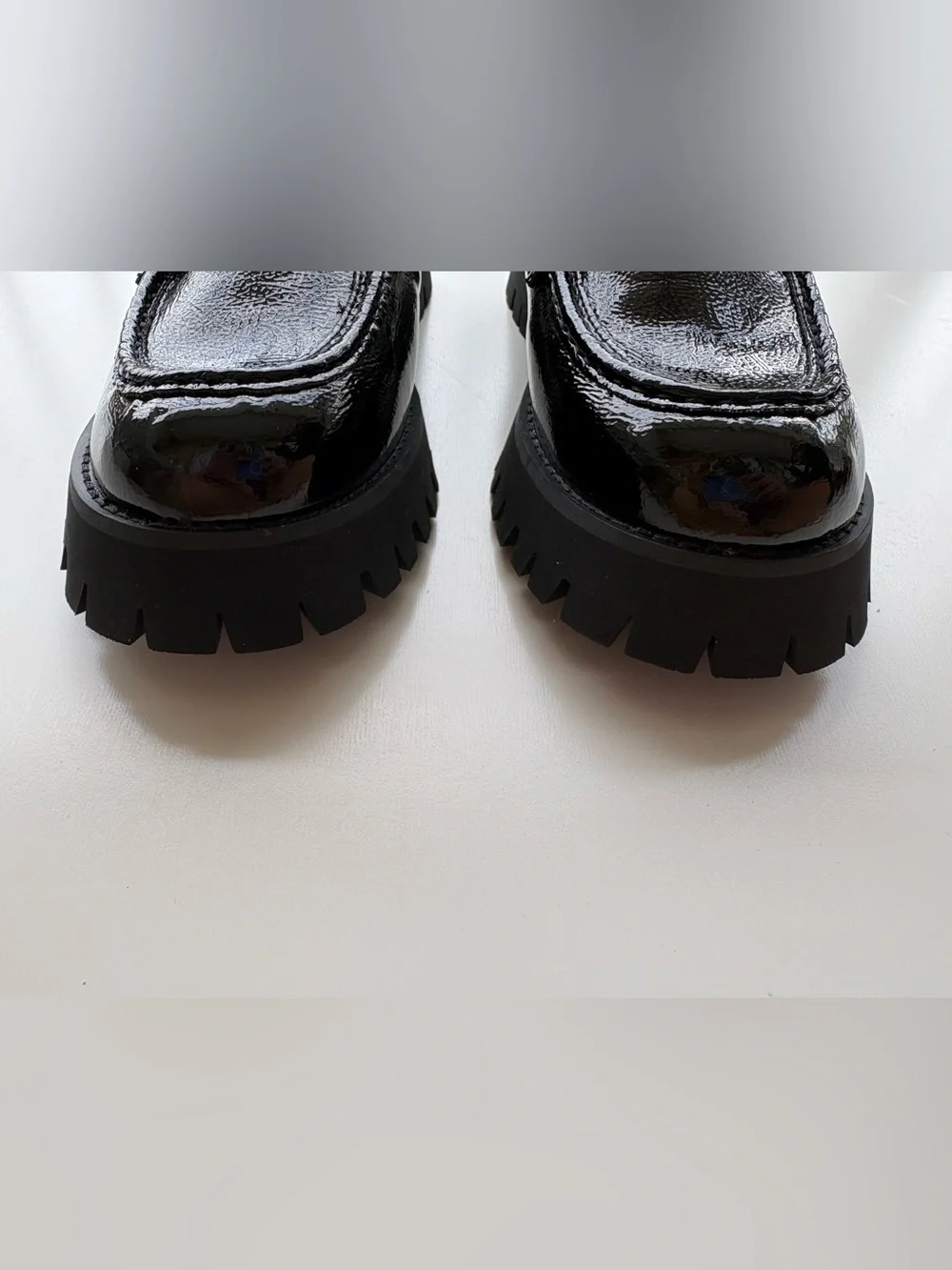 Princess Polly Black Patent w/Gold Chain Accent Womens Platform Loafers. Sz 9